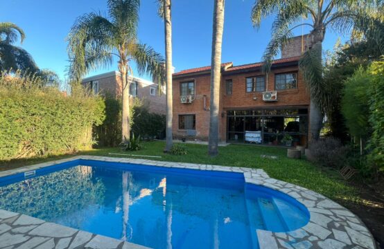 VENTA CASA DE CUATRO DORMITORIOS COUNTRY CLUB BANCO PROVINCIA