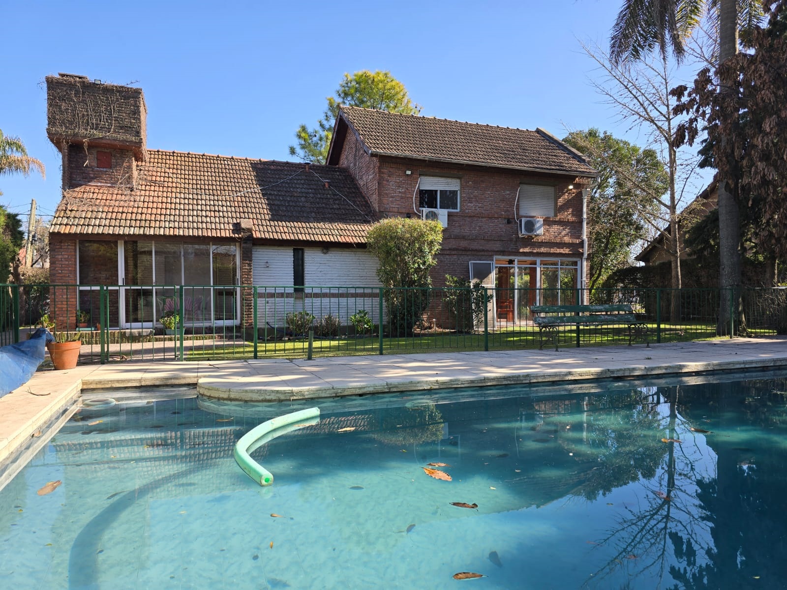 VENTA CASA DE CUATRO DORMITORIOS COUNTRY CLUB BANCO PROVINCIA