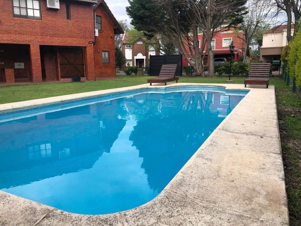 VENTA CASA DE CUATRO DORMITORIOS COUNTRY CLUB BANCO PROVINCIA