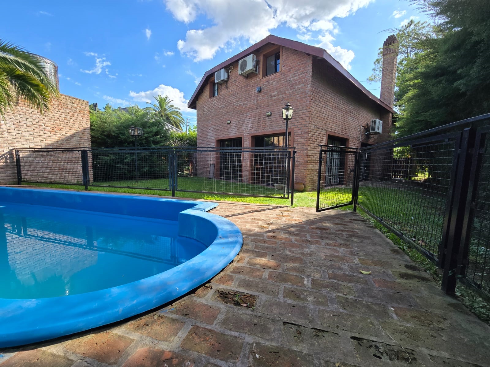 ALQUILER CASA DE TRES DORMITORIOS COUNTRY CLUB BANCO PROVINCIA