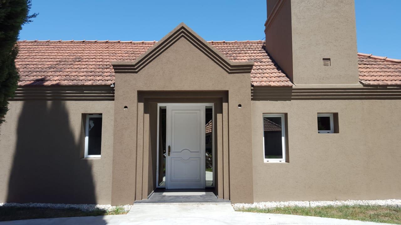 ALQUILER CASA DE CUATRO DORMITORIOS COUNTRY CLUB BANCO PROVINCIA