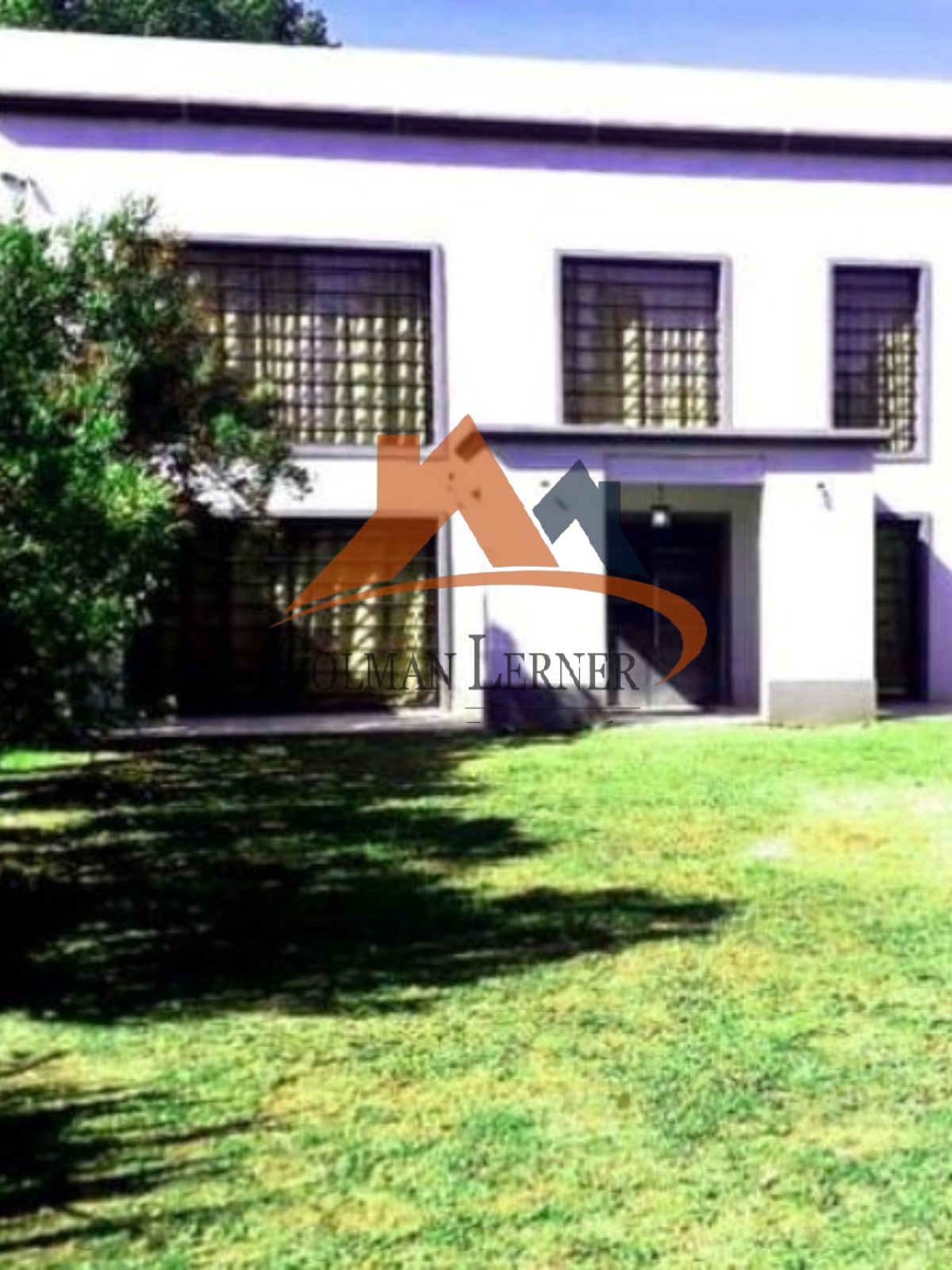 Oportunidad Casa Quinta De Tres Dormitorios Y Dos Departamentos En Parque Gorriti